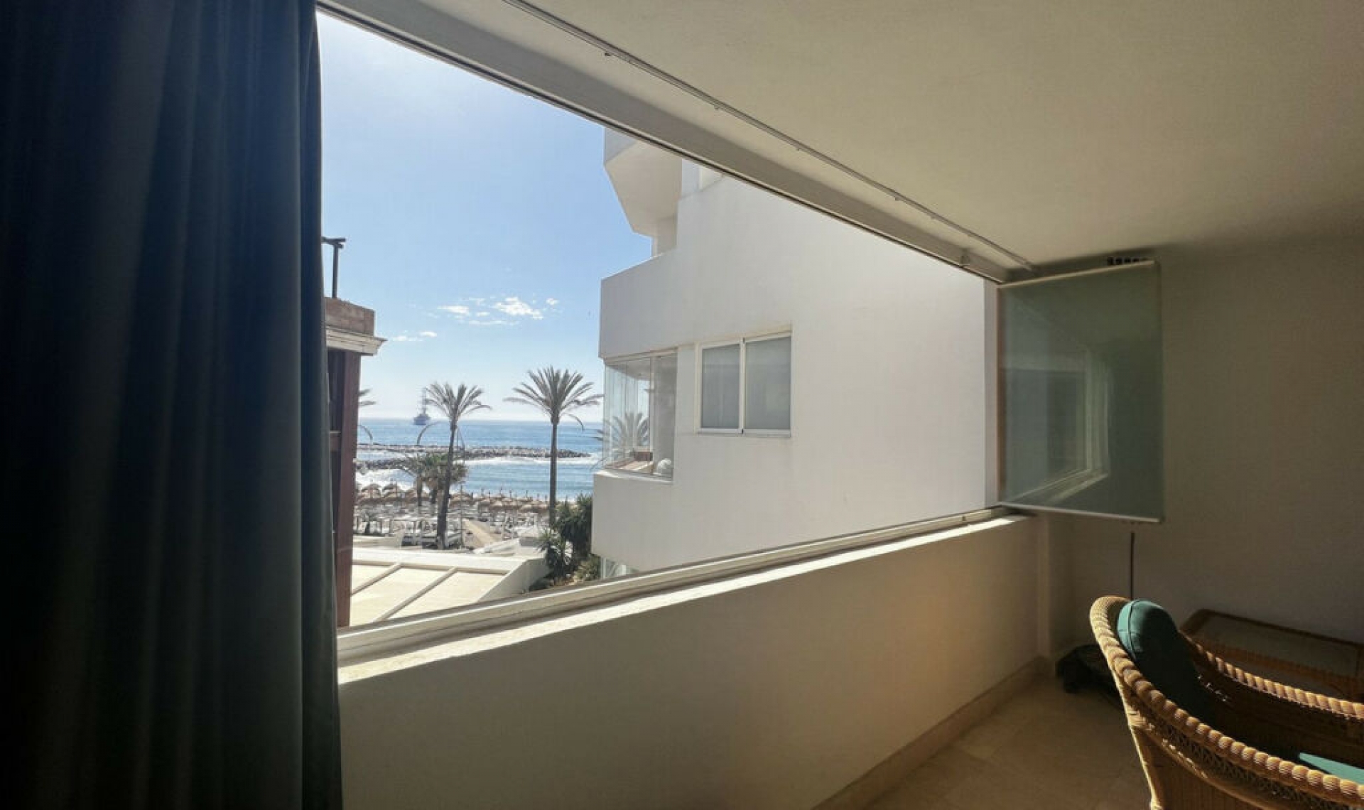 Resale - Apartment -
Puerto Banús