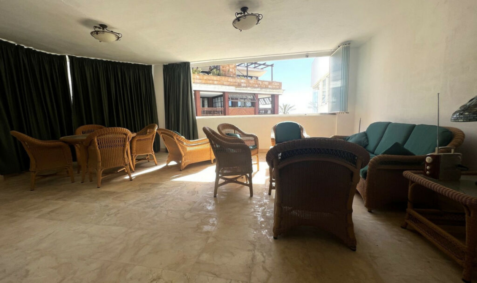 Resale - Apartment -
Puerto Banús