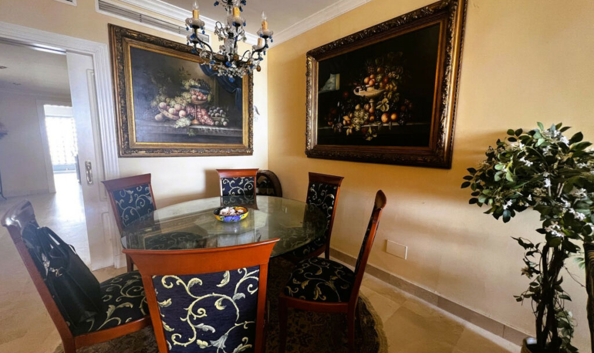 Resale - Apartment -
Puerto Banús