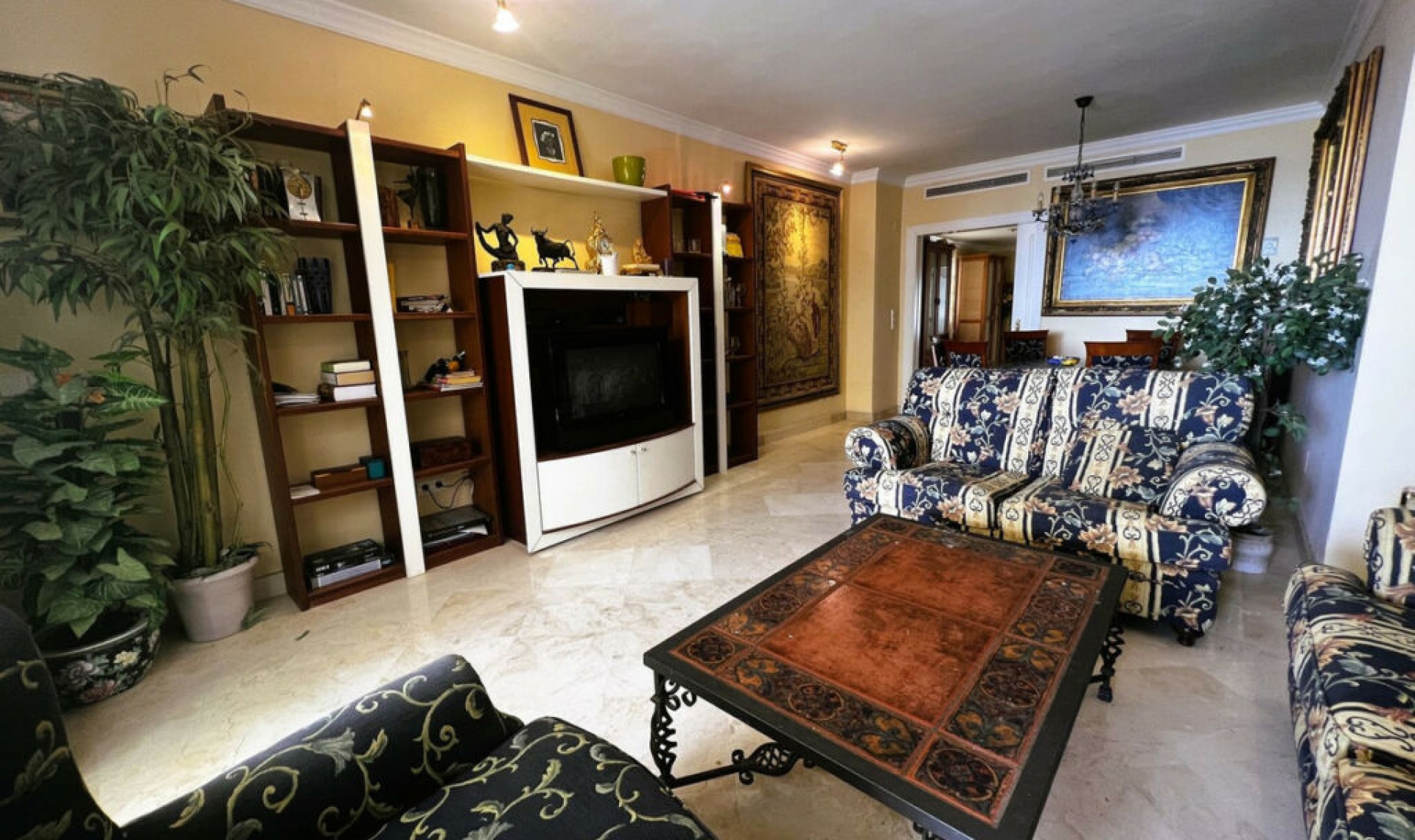 Resale - Apartment -
Puerto Banús