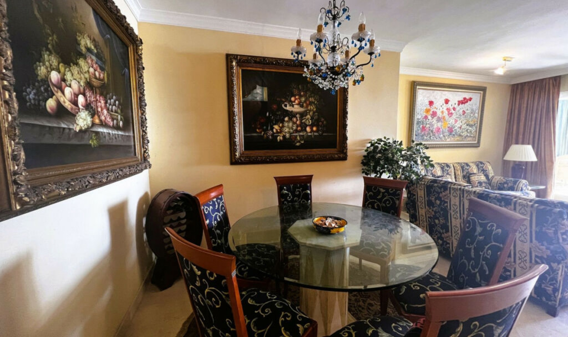 Resale - Apartment -
Puerto Banús