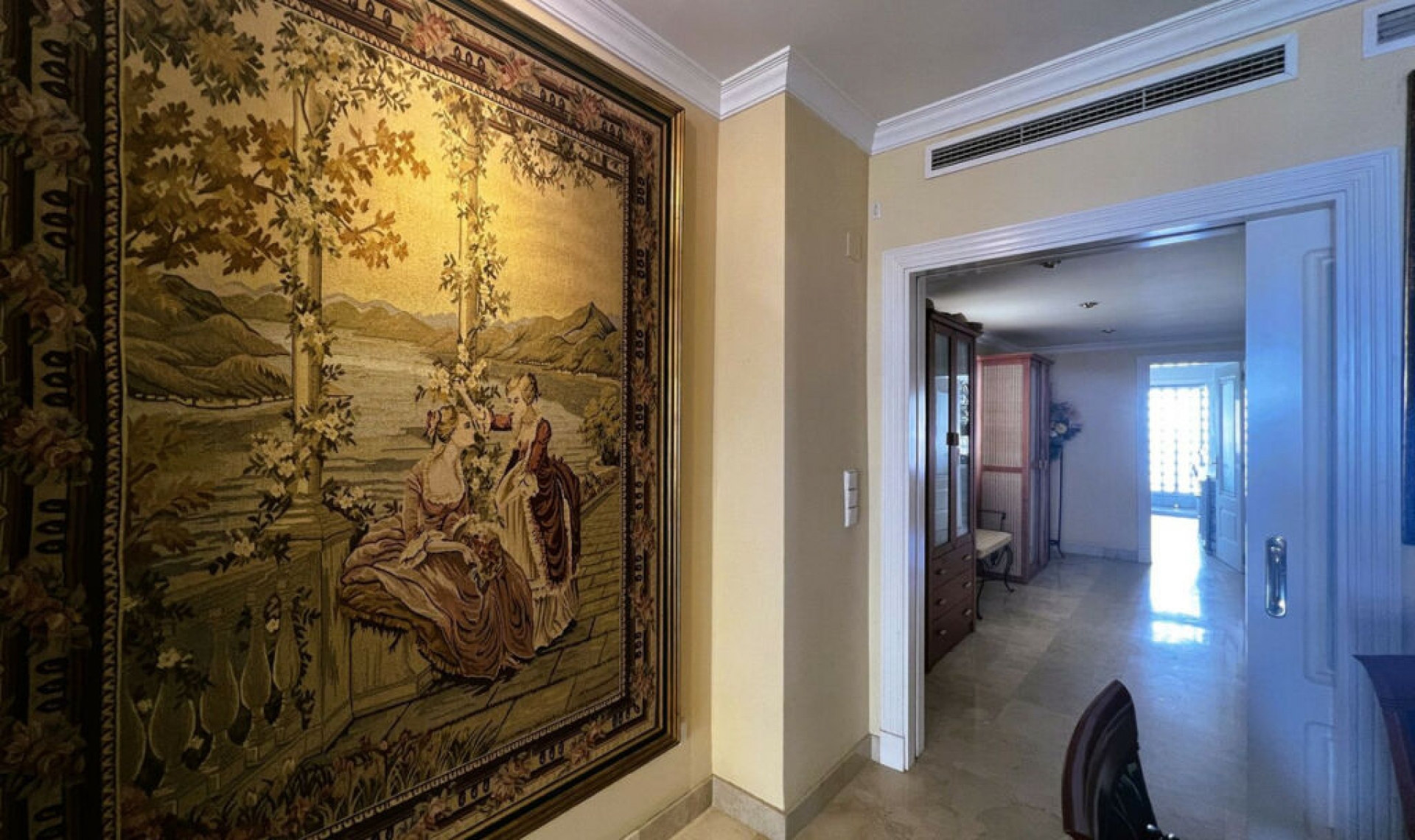 Resale - Apartment -
Puerto Banús