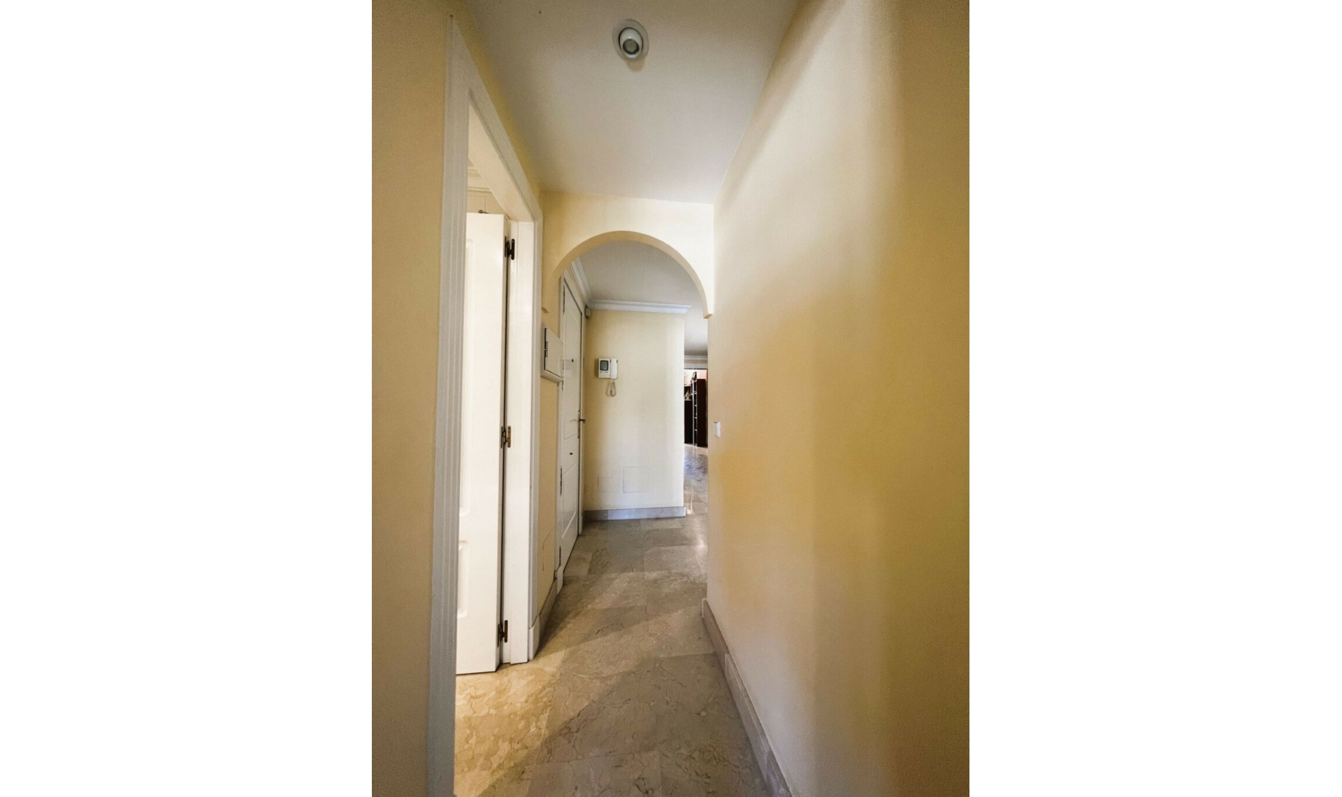 Resale - Apartment -
Puerto Banús