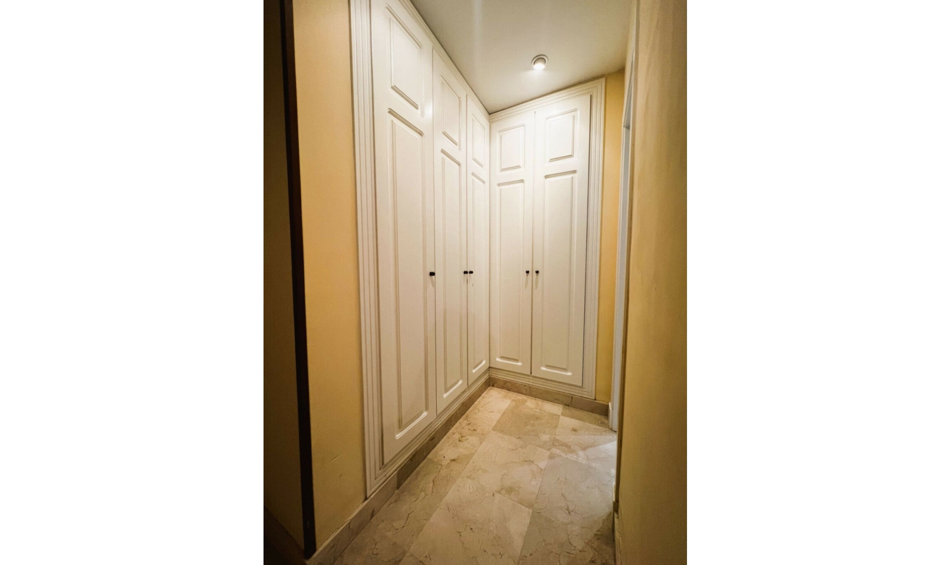 Resale - Apartment -
Puerto Banús