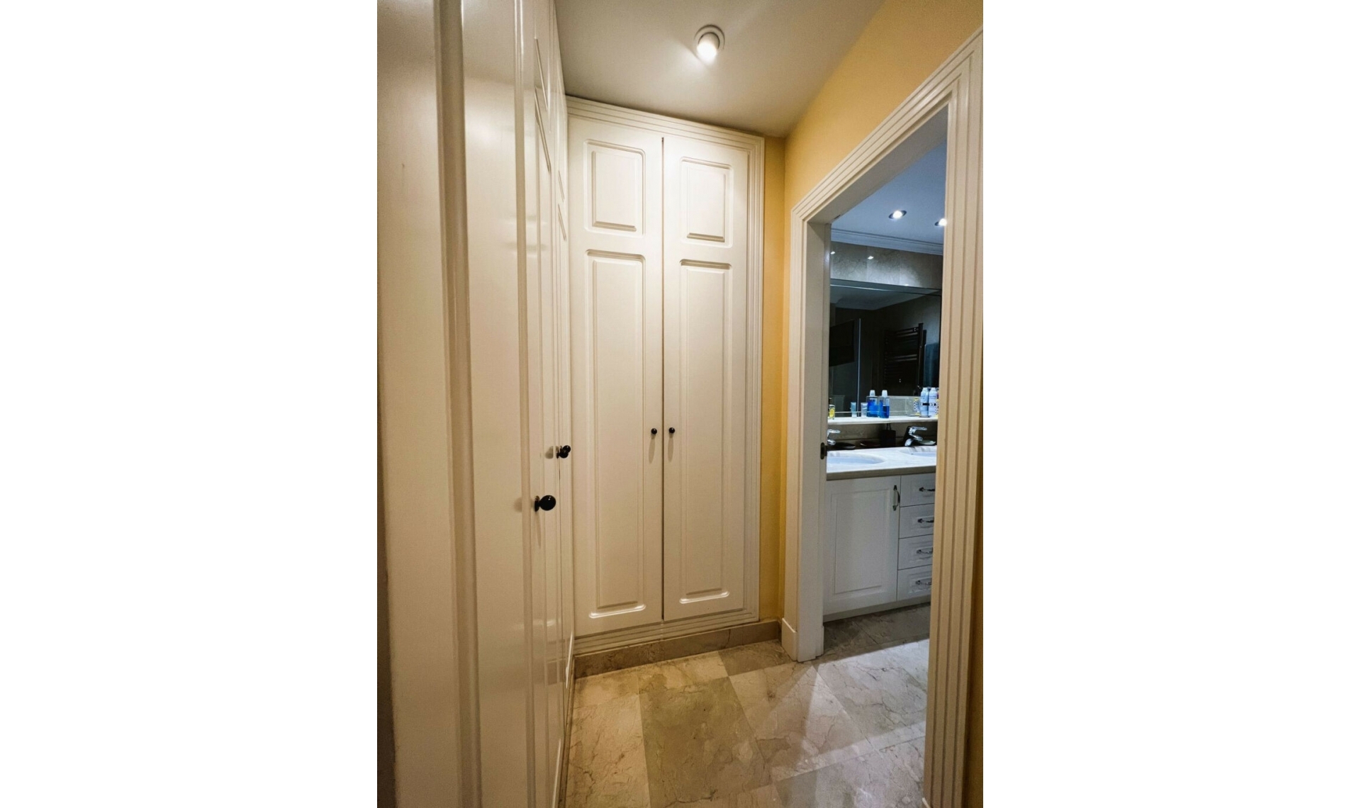 Resale - Apartment -
Puerto Banús