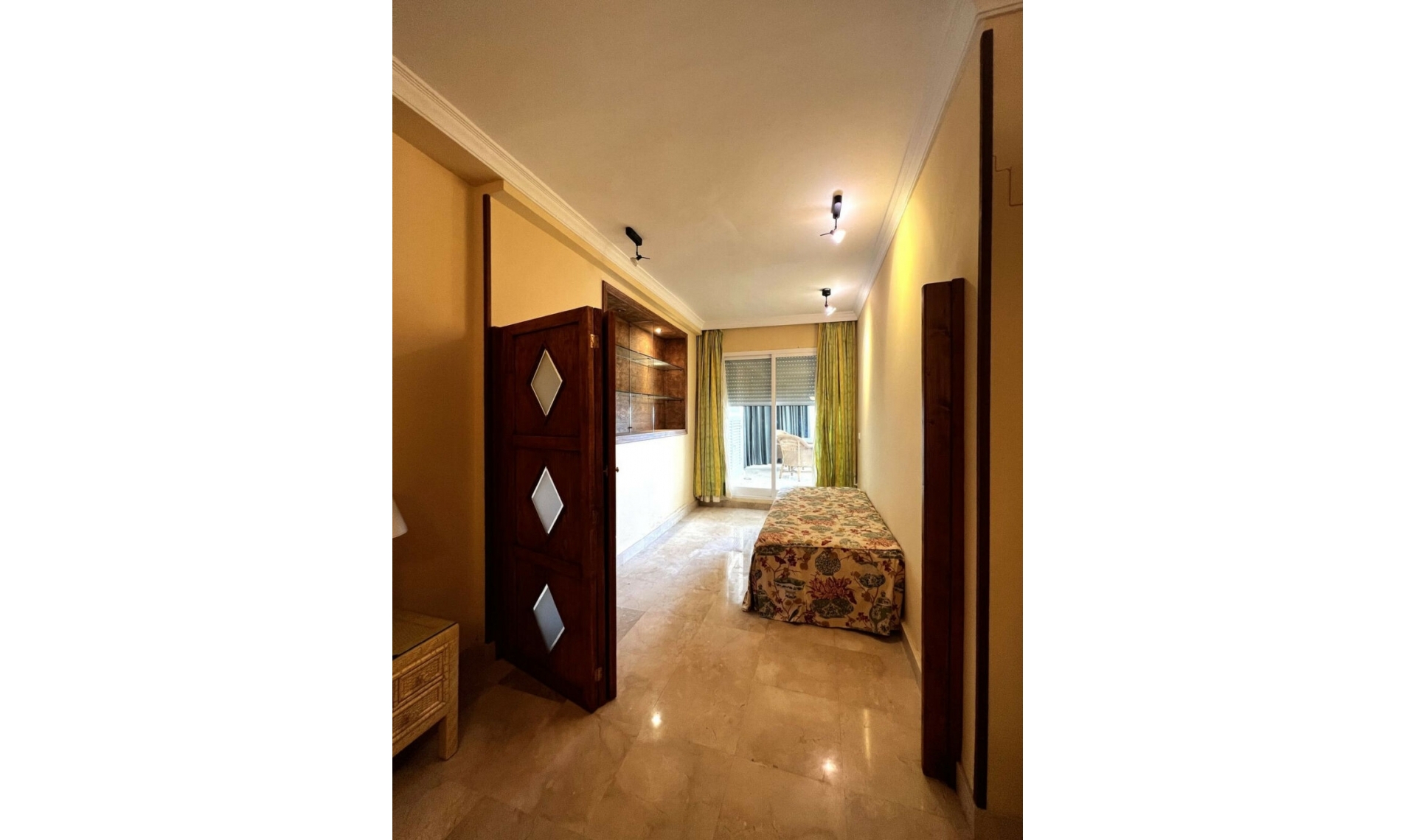 Resale - Apartment -
Puerto Banús