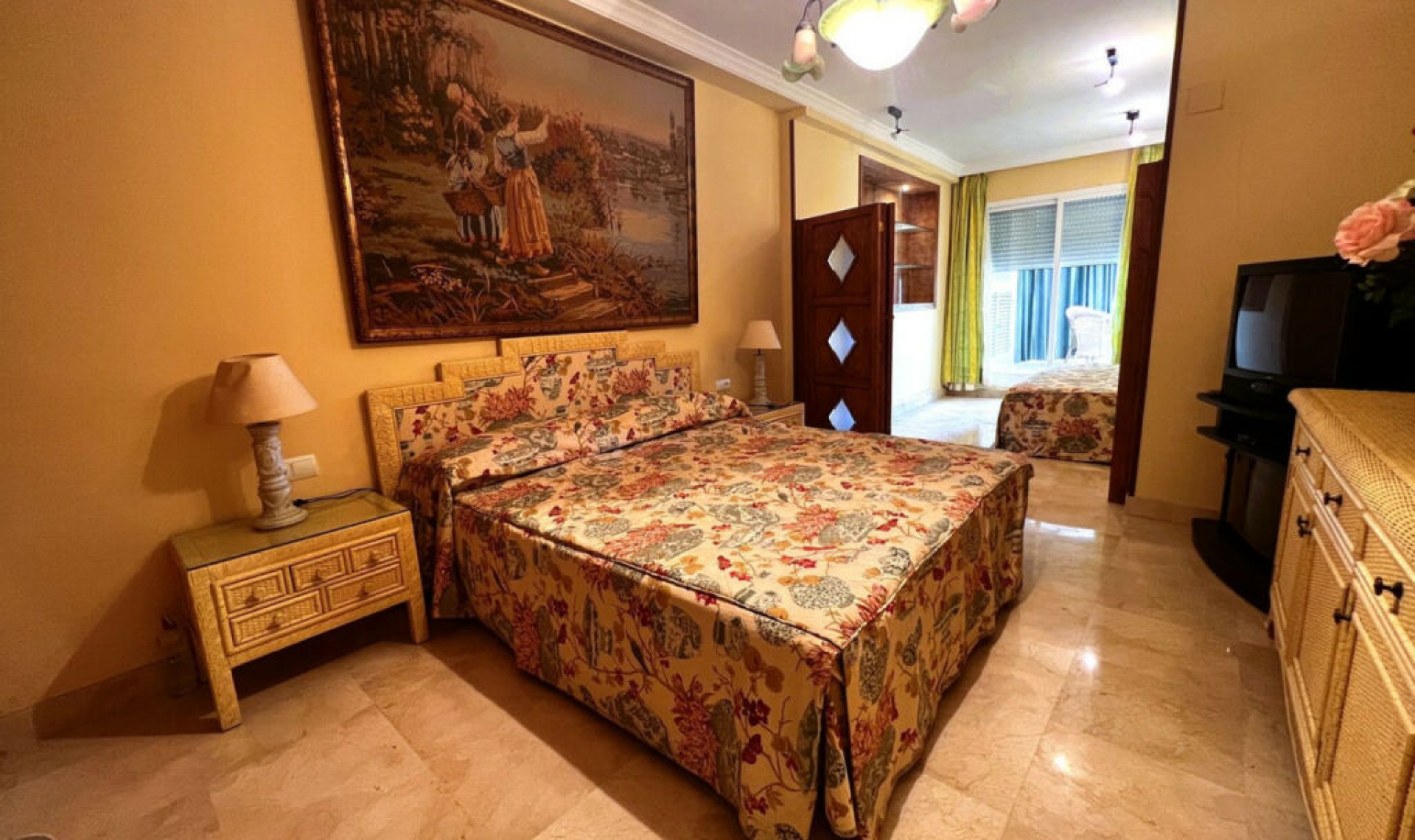 Resale - Apartment -
Puerto Banús