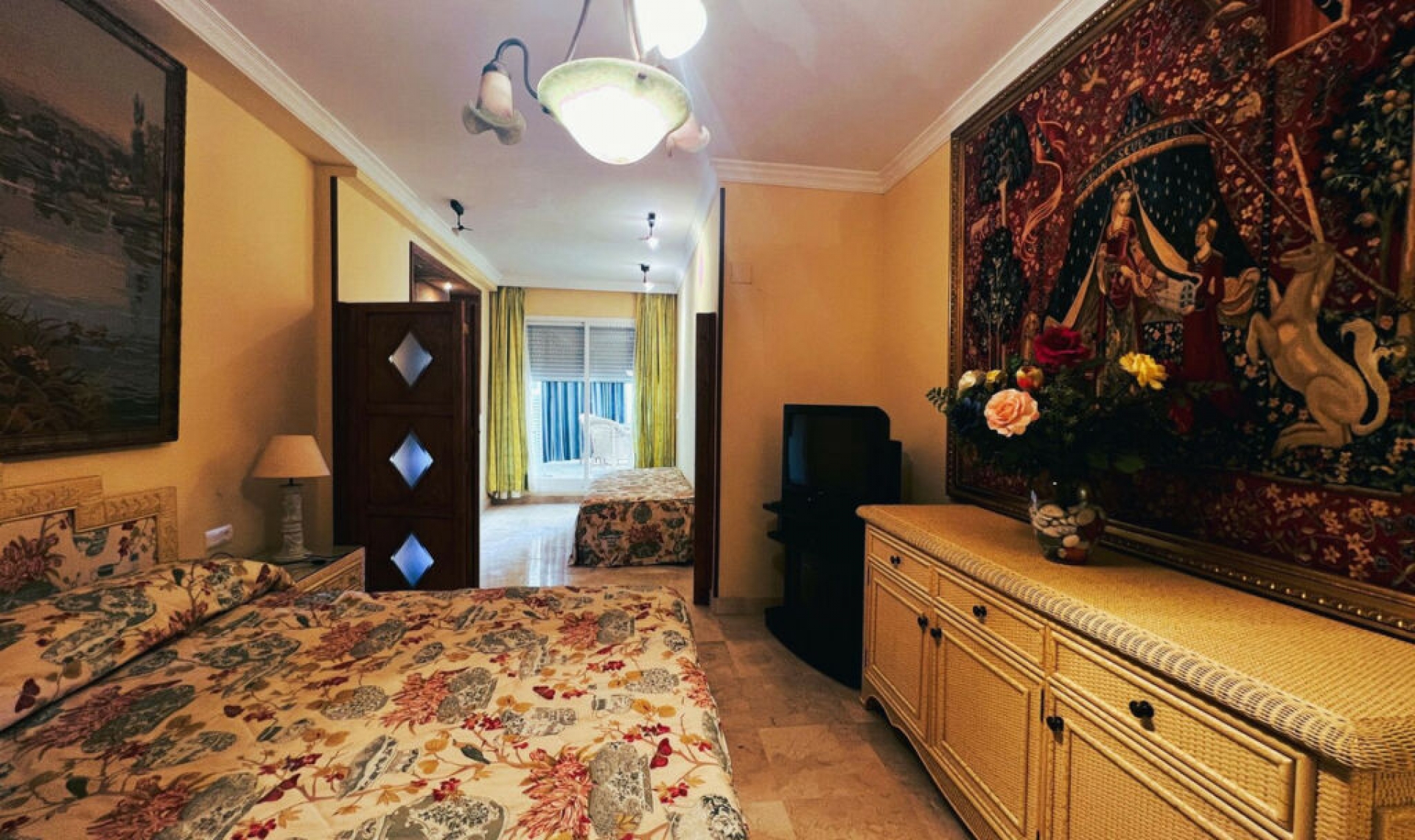 Resale - Apartment -
Puerto Banús