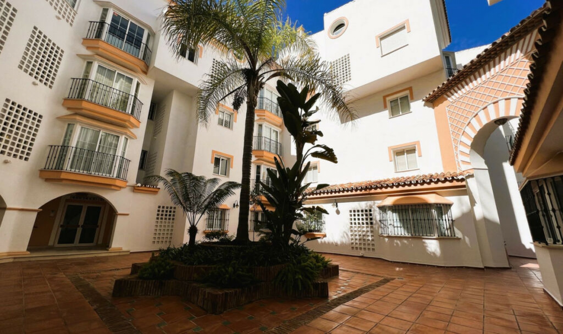 Resale - Apartment -
Puerto Banús