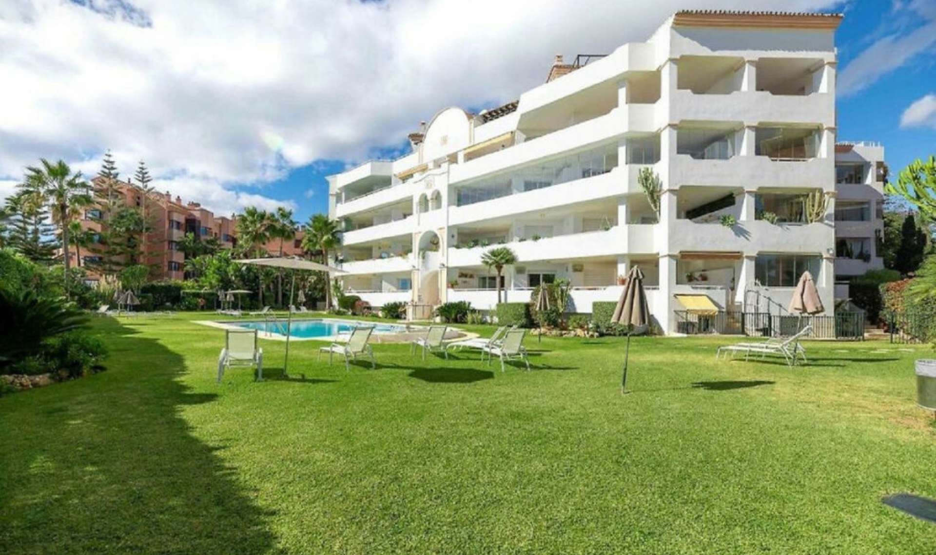 Resale - Apartment -
Puerto Banús