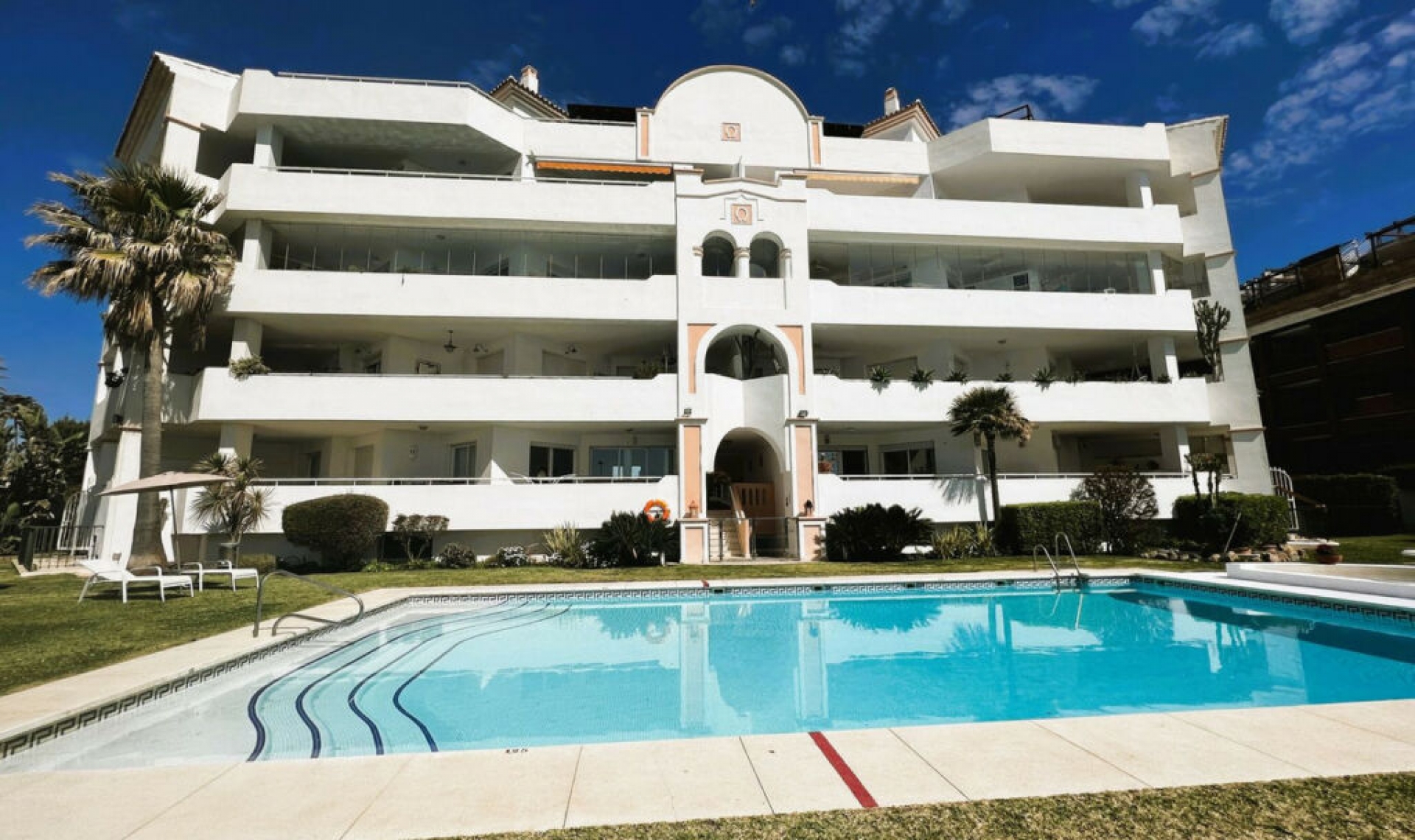 Resale - Apartment -
Puerto Banús