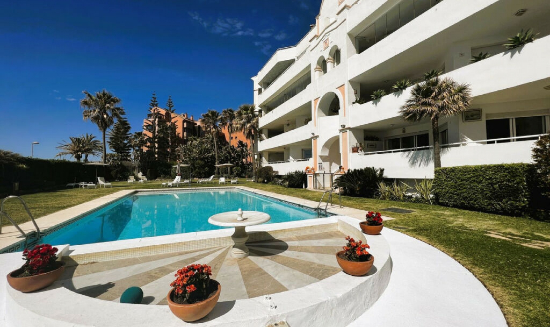 Resale - Apartment -
Puerto Banús