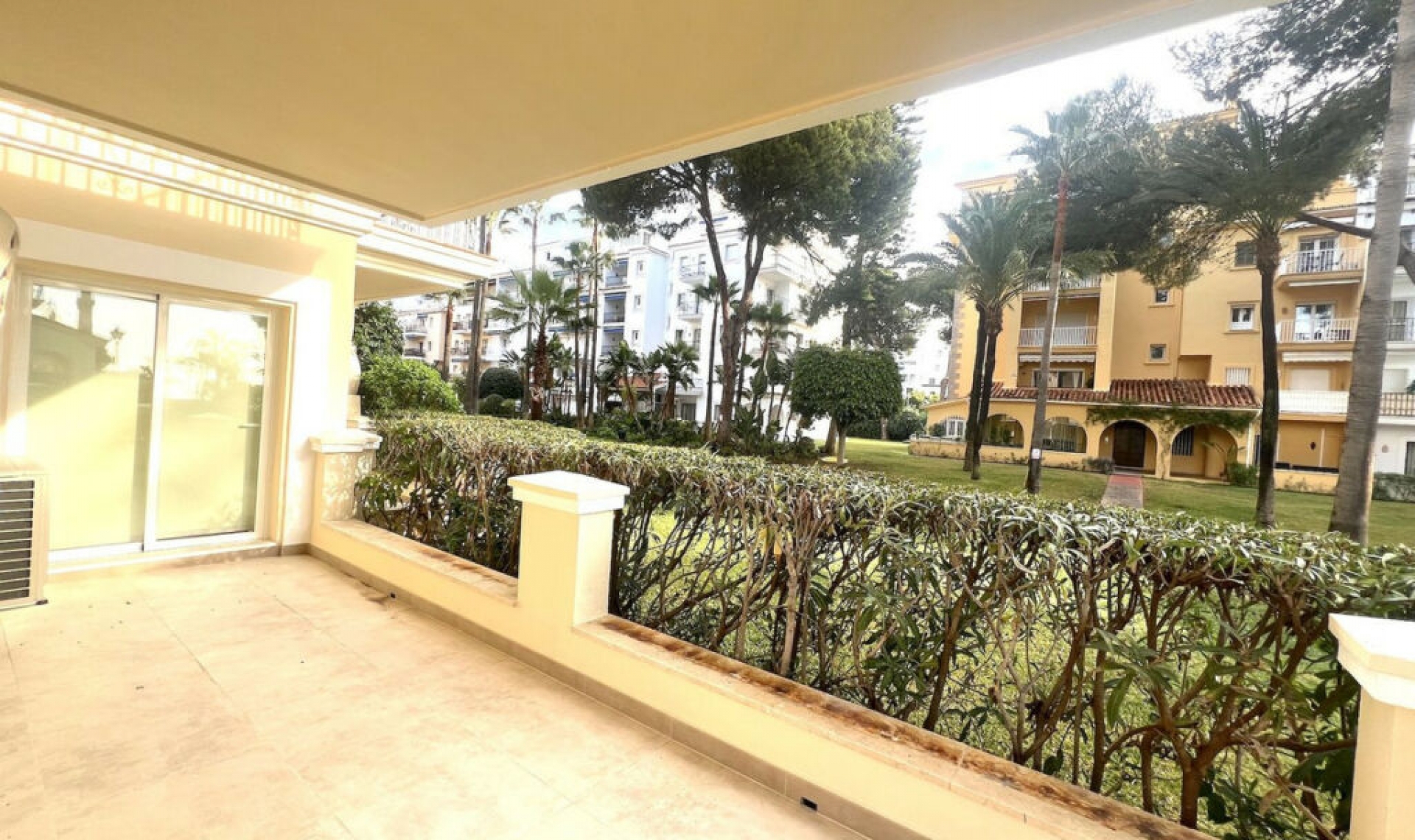 Resale - Apartment -
Puerto Banús
