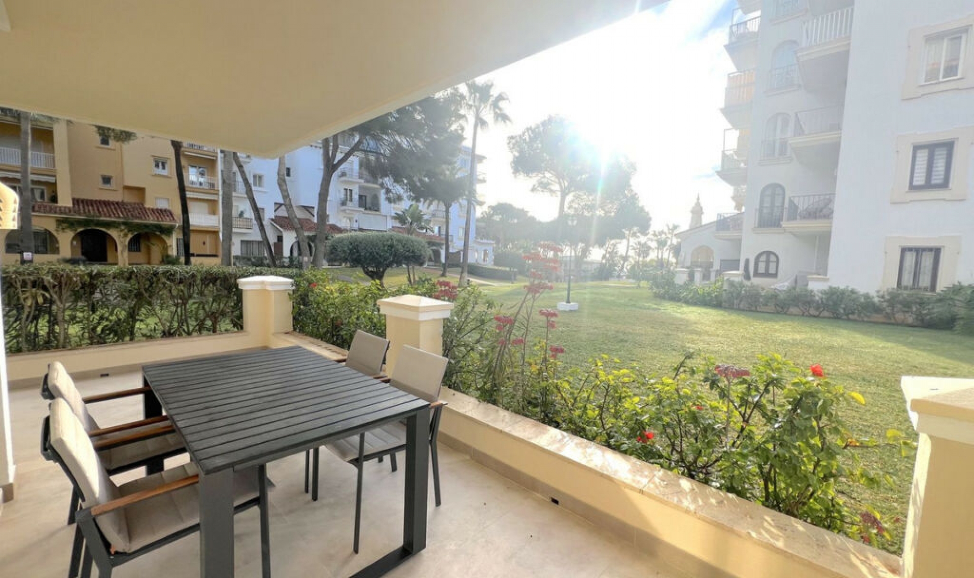 Resale - Apartment -
Puerto Banús