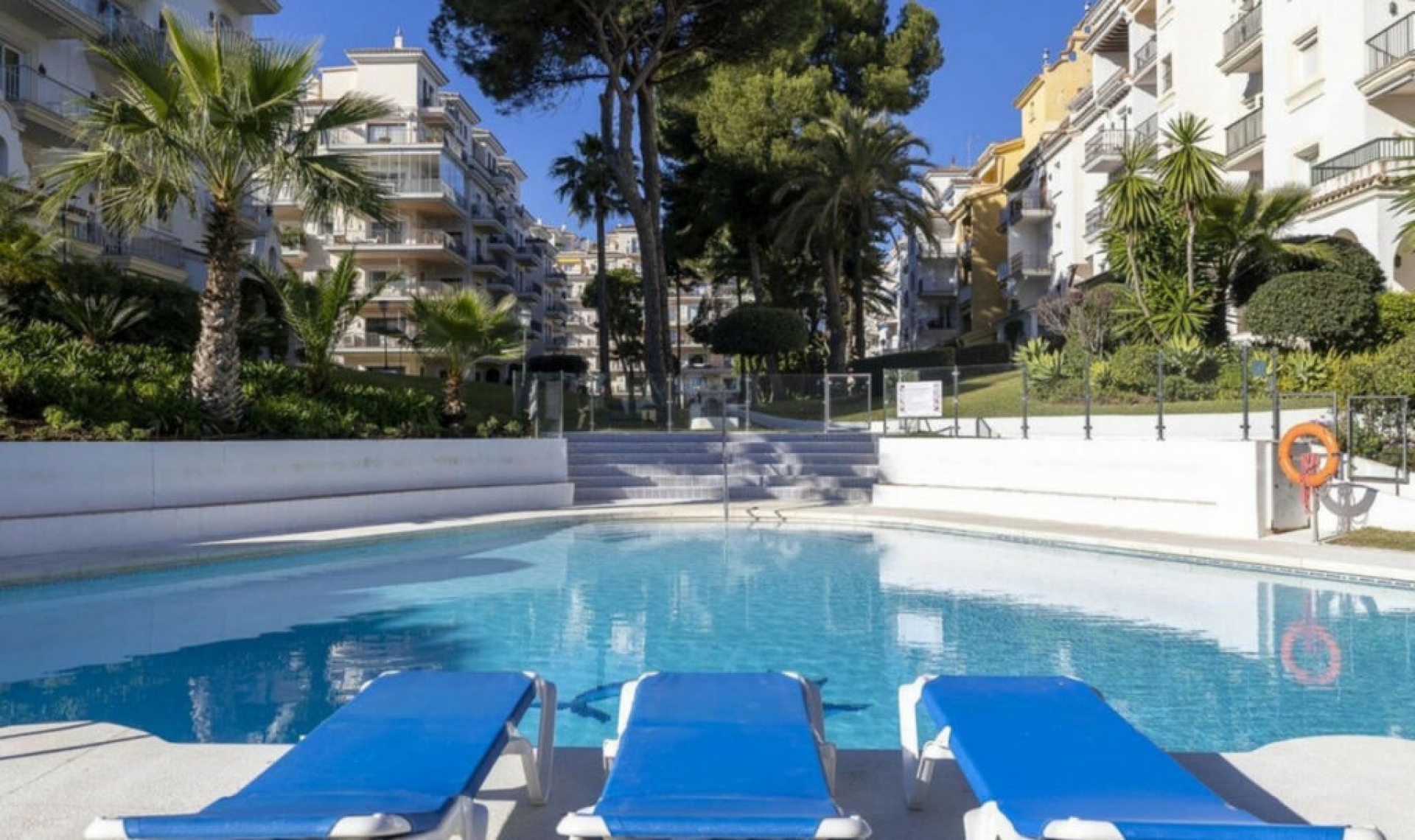 Resale - Apartment -
Puerto Banús