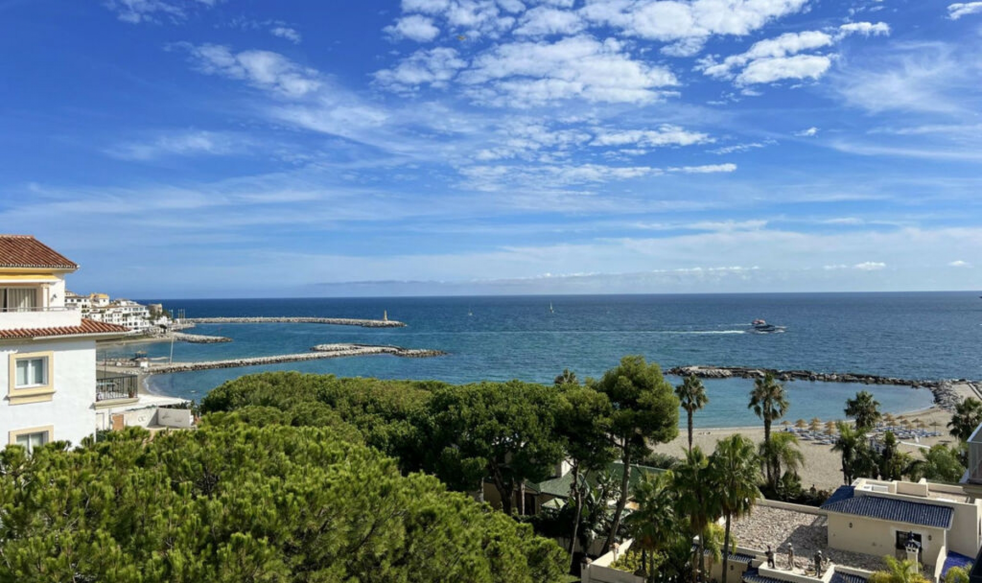 Resale - Apartment -
Puerto Banús
