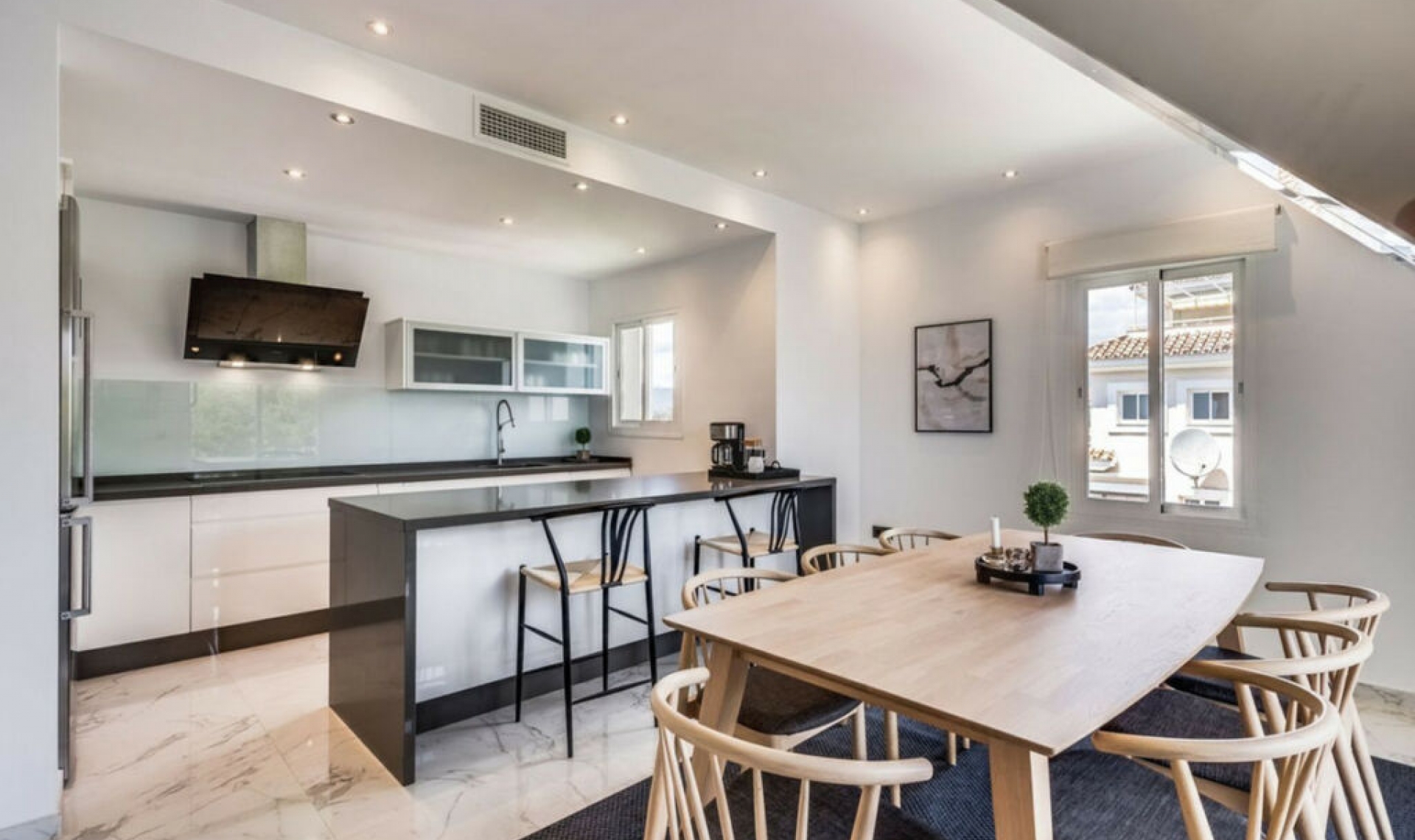 Resale - Apartment -
Puerto Banús
