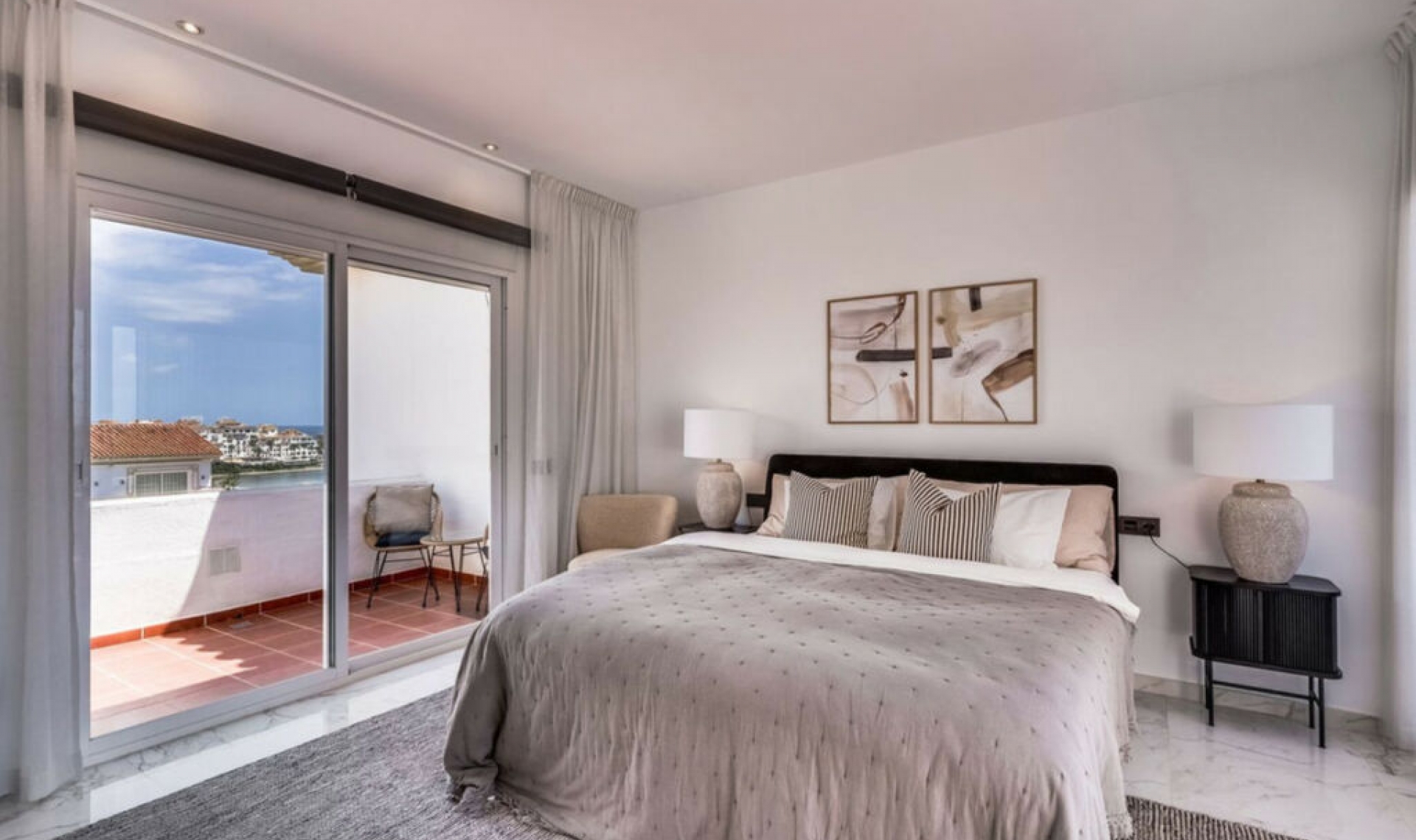 Resale - Apartment -
Puerto Banús