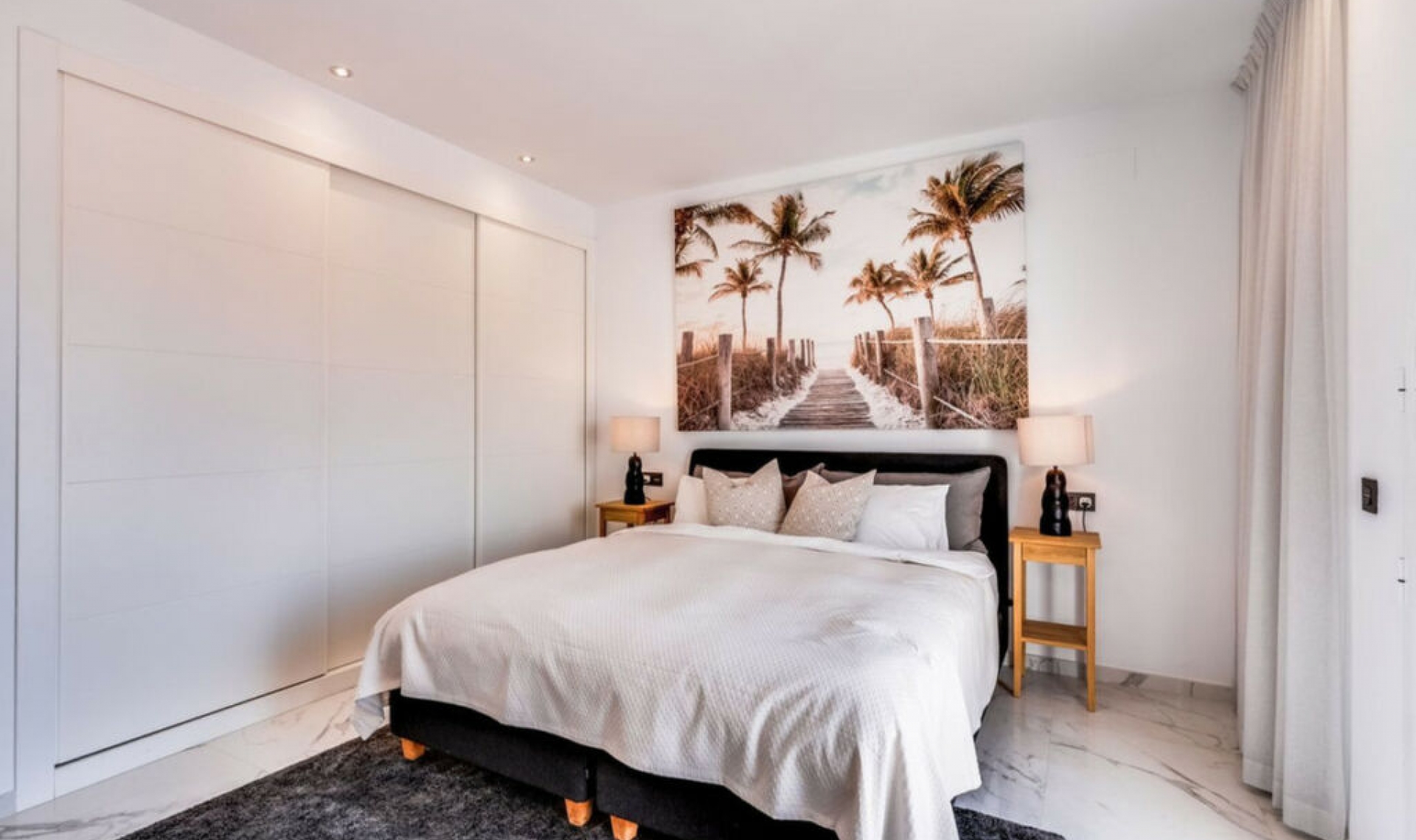 Resale - Apartment -
Puerto Banús