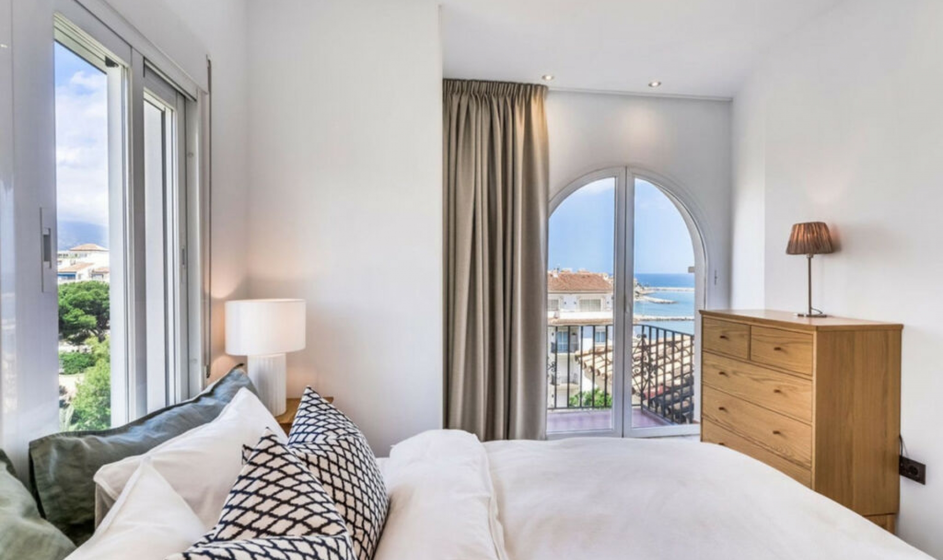 Resale - Apartment -
Puerto Banús