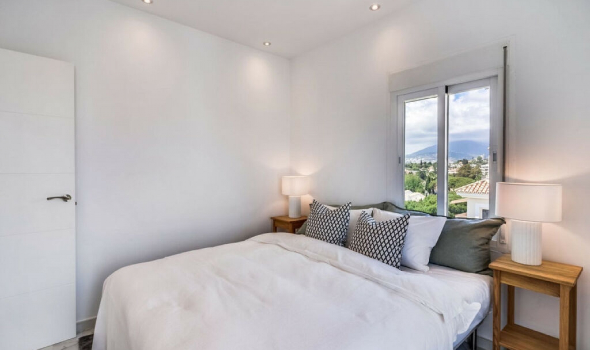 Resale - Apartment -
Puerto Banús