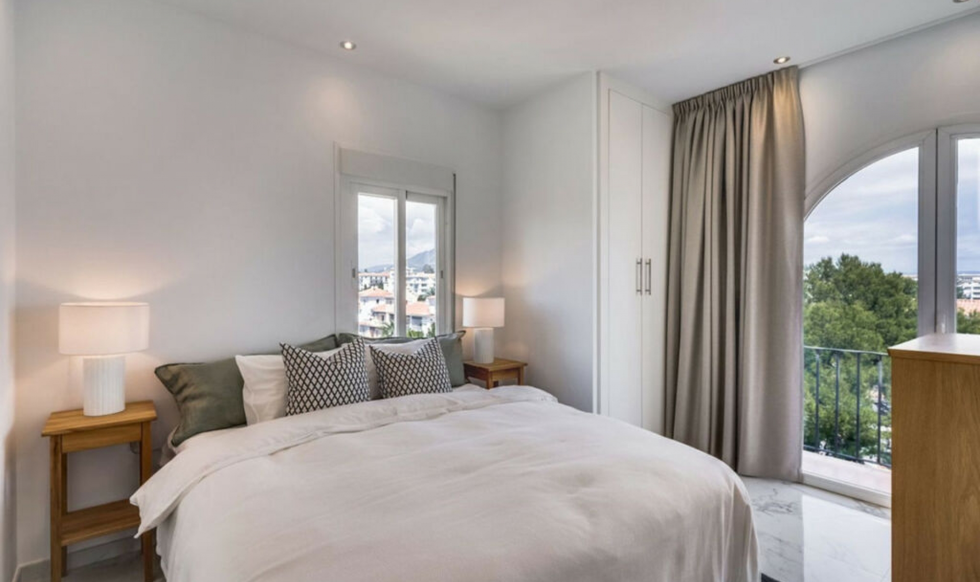 Resale - Apartment -
Puerto Banús
