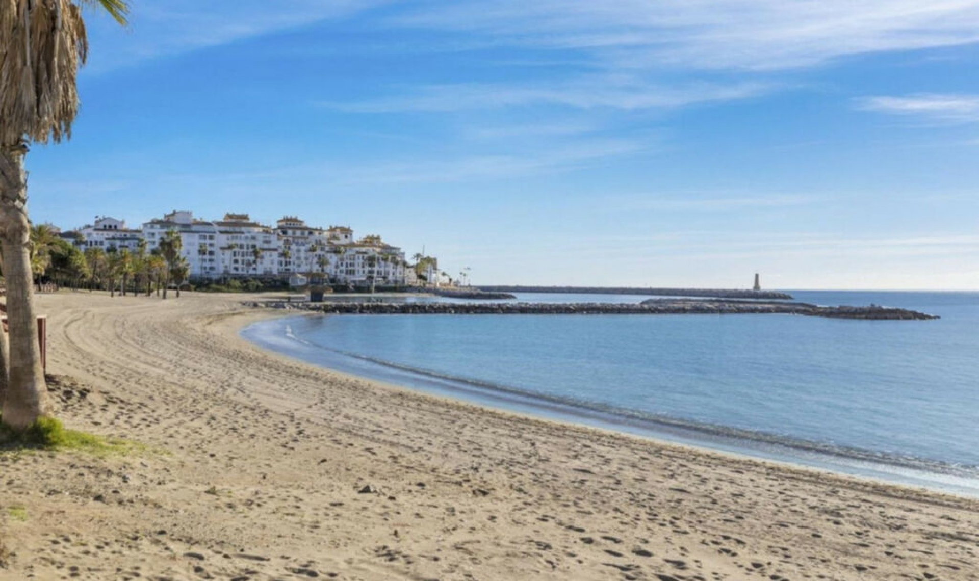 Resale - Apartment -
Puerto Banús