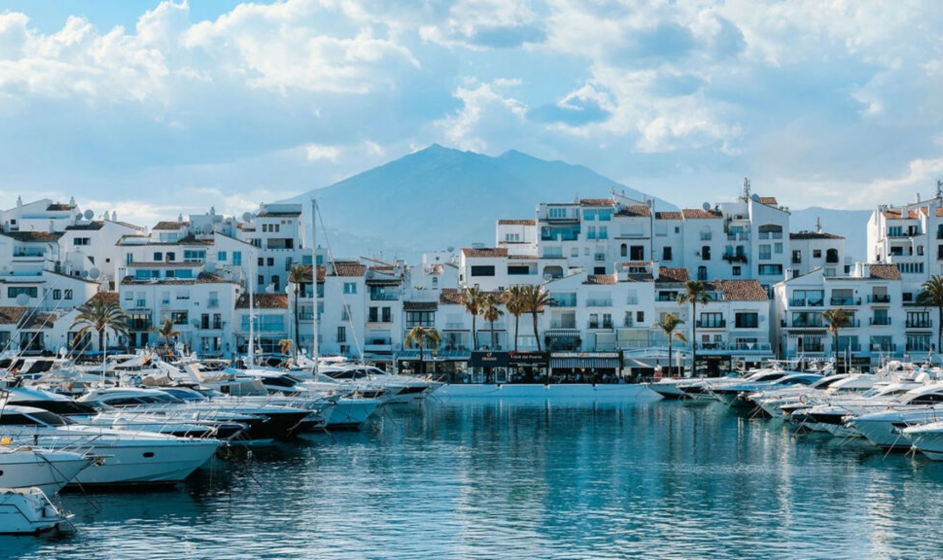 Resale - Apartment -
Puerto Banús