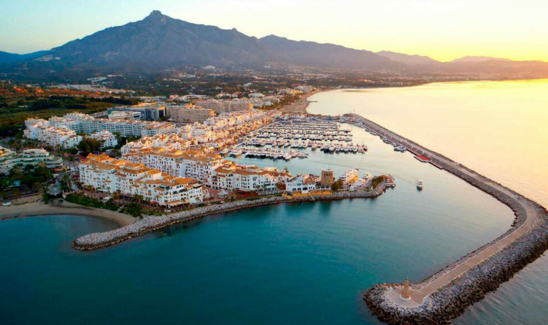 Resale - Apartment -
Puerto Banús