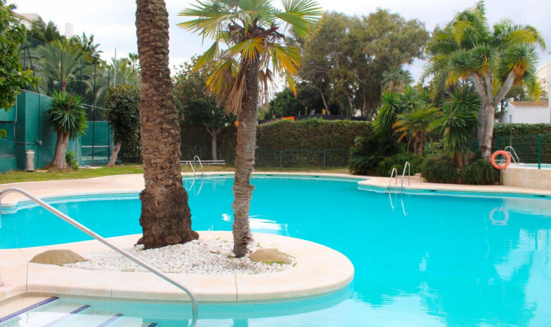 Resale - Apartment -
Puerto Banús