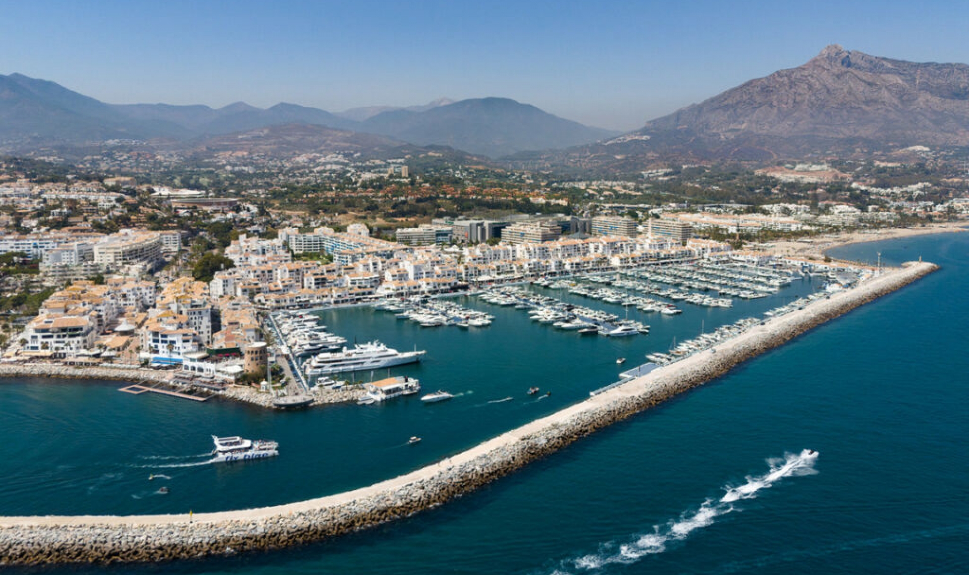 Resale - Apartment -
Puerto Banús