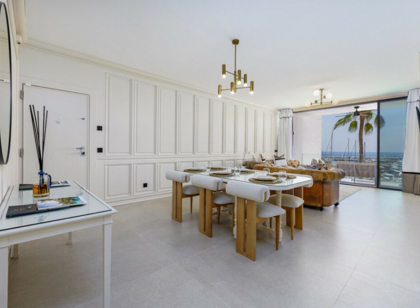 Resale - Apartment -
Puerto Banús