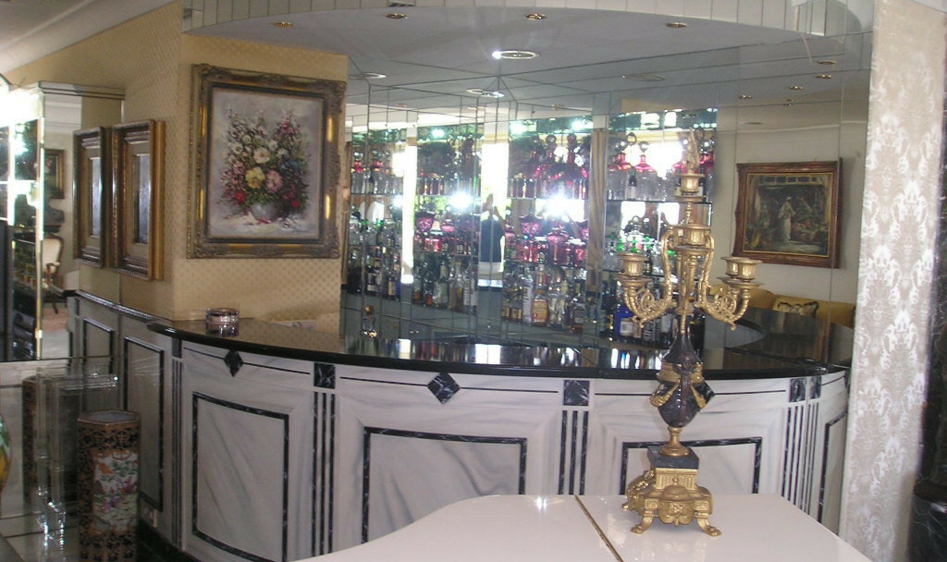 Resale - Apartment -
Puerto Banús