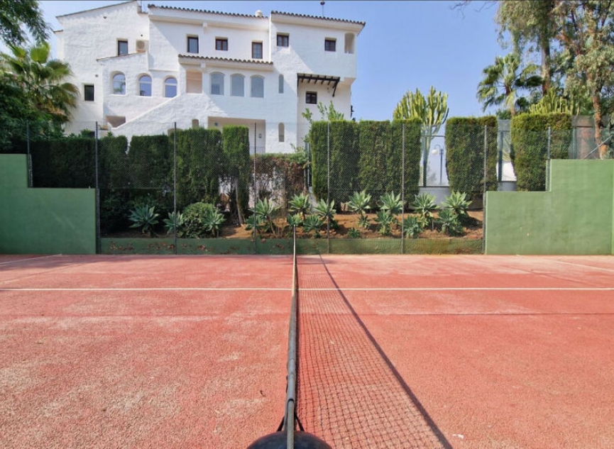 Resale - Apartment -
Puerto Banús