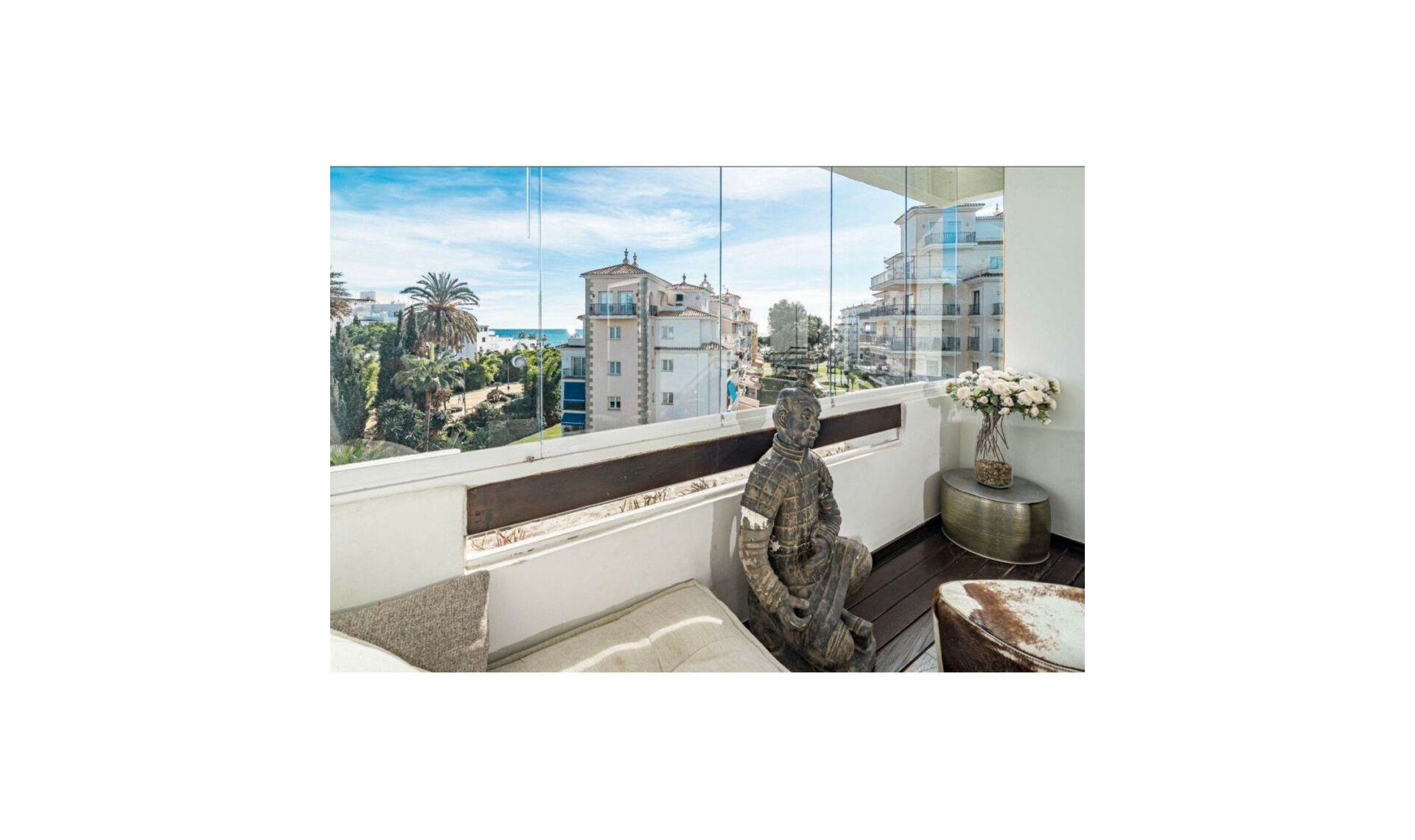 Resale - Apartment -
Puerto Banús