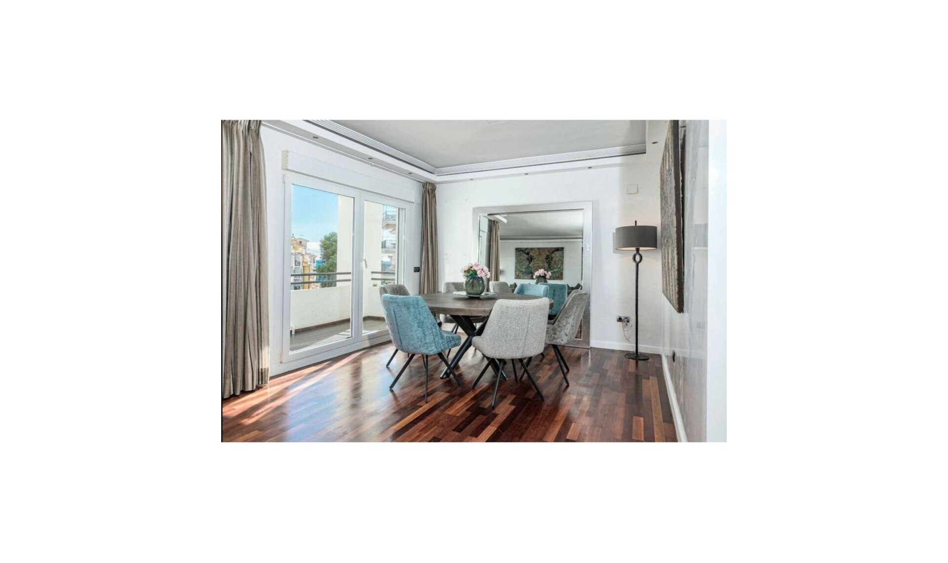 Resale - Apartment -
Puerto Banús