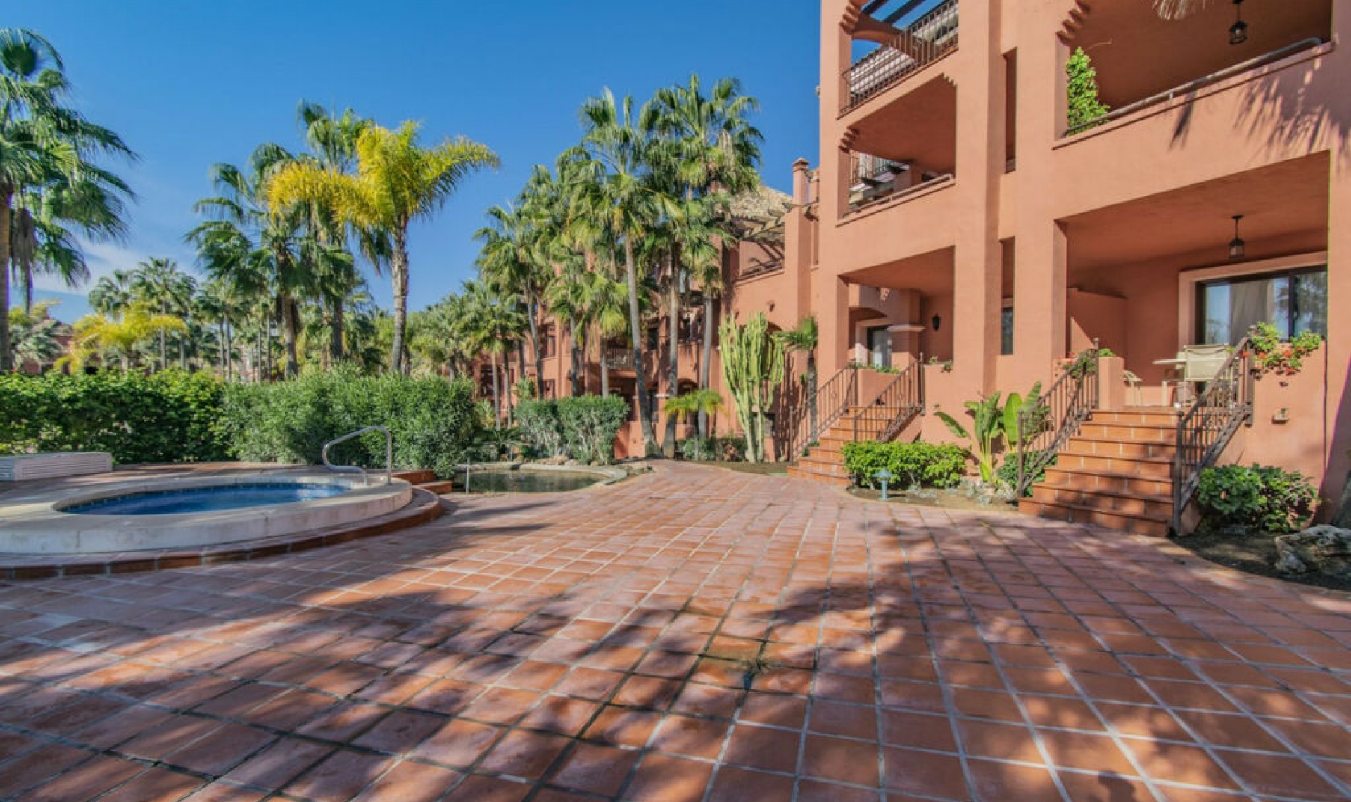 Resale - Apartment -
Puerto Banús