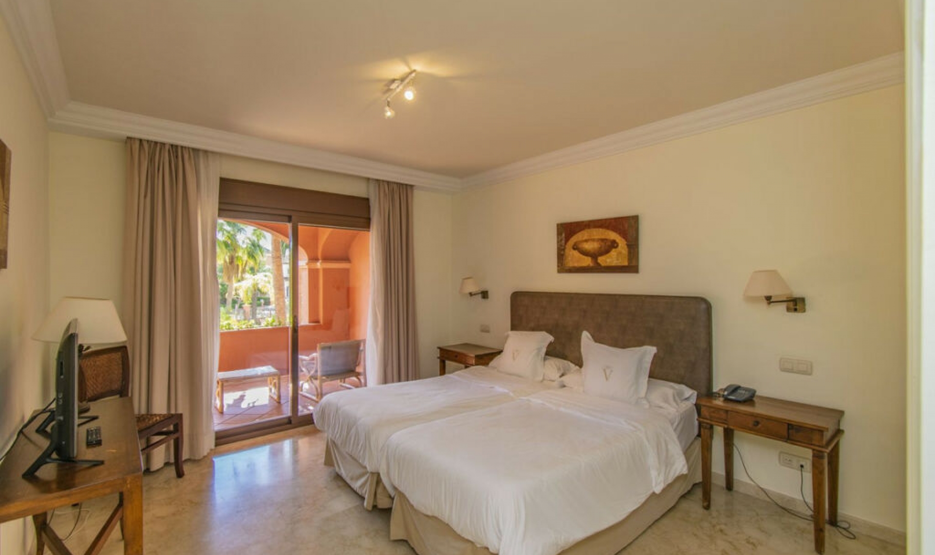 Resale - Apartment -
Puerto Banús