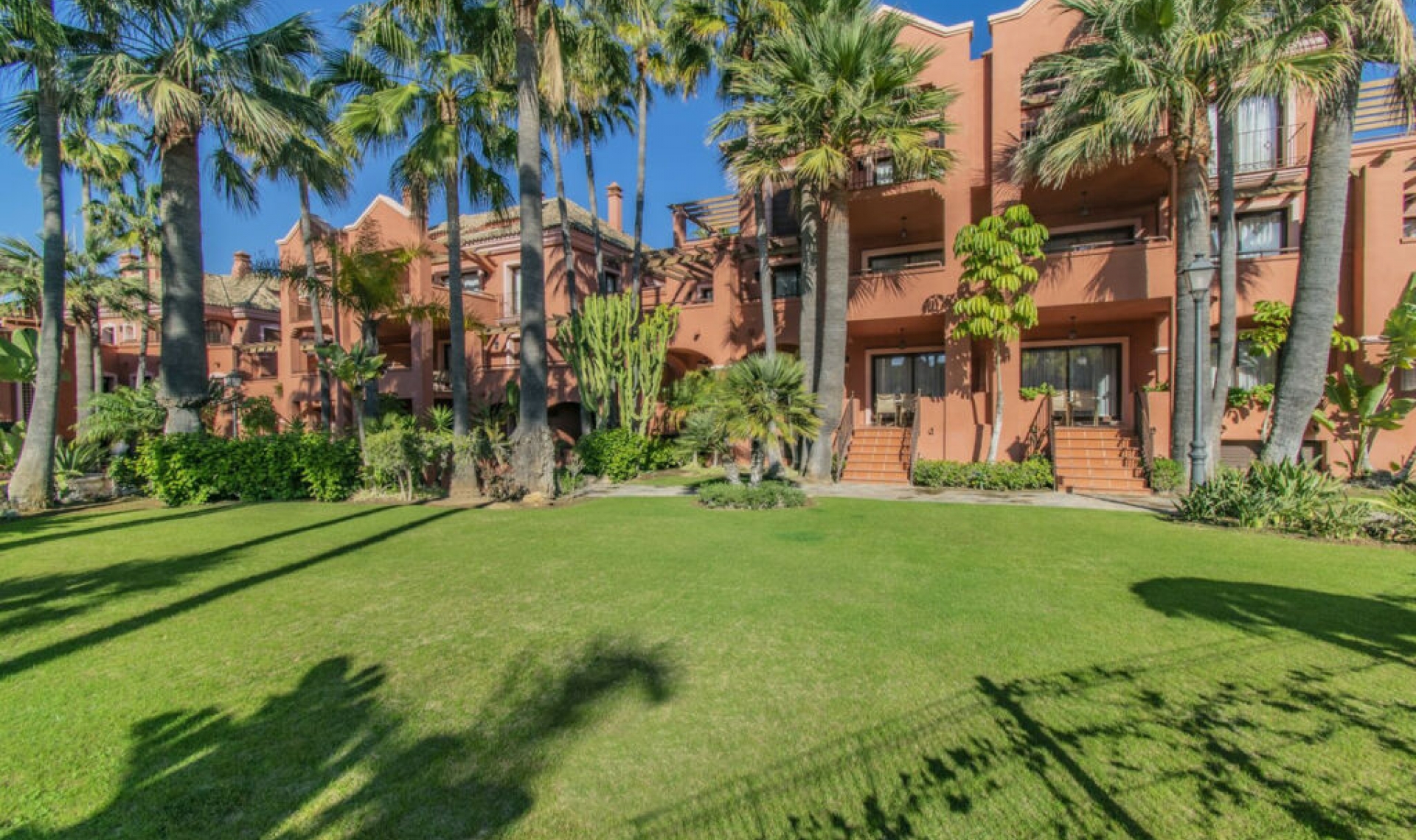 Resale - Apartment -
Puerto Banús