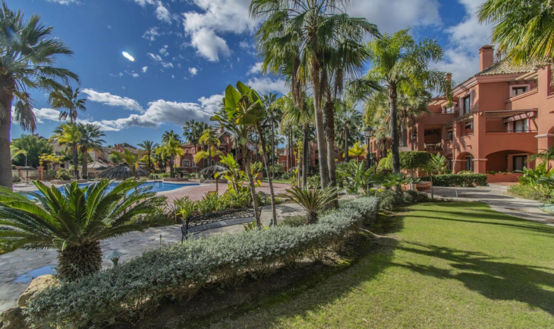 Resale - Apartment -
Puerto Banús