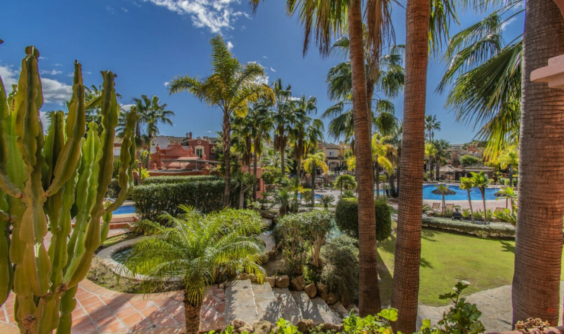 Resale - Apartment -
Puerto Banús