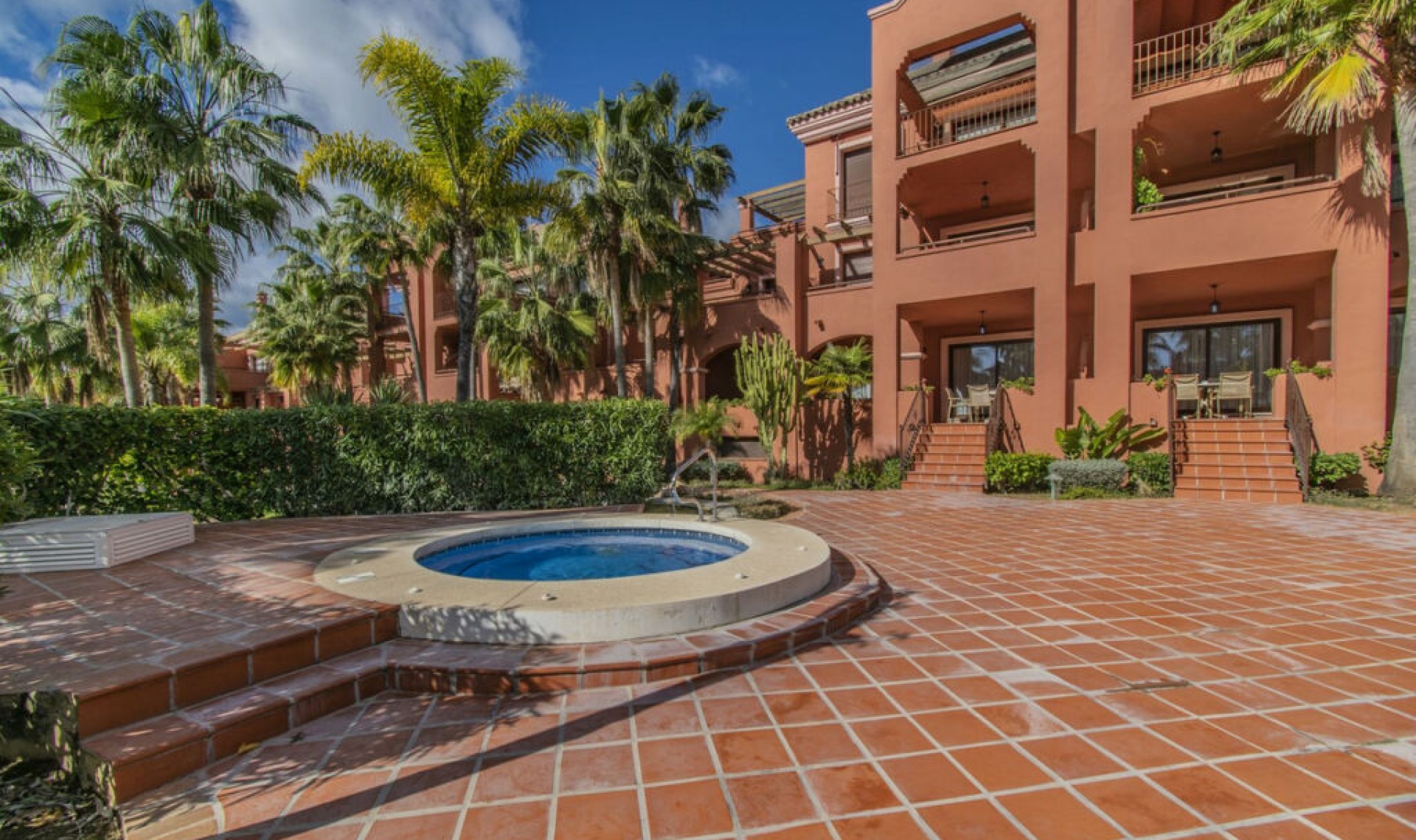 Resale - Apartment -
Puerto Banús