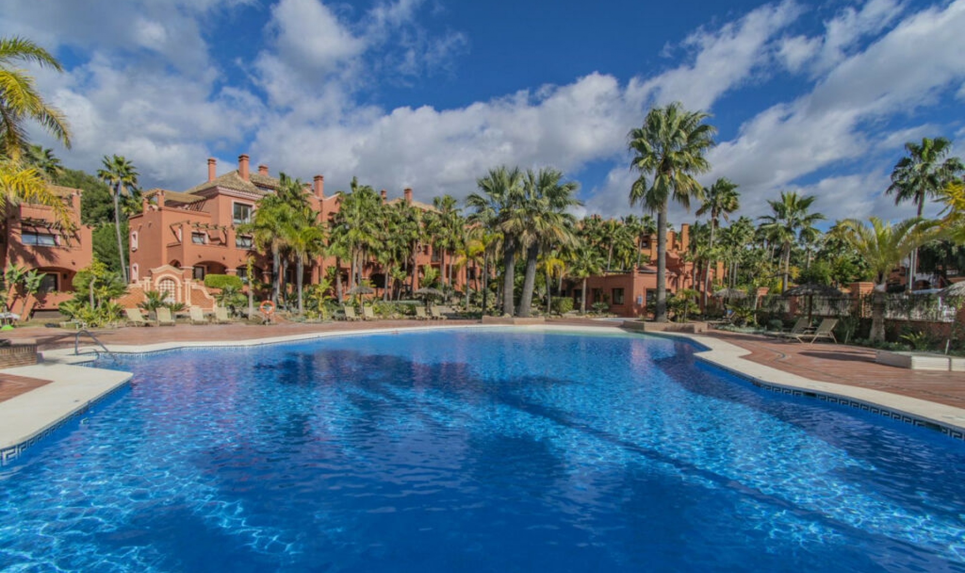 Resale - Apartment -
Puerto Banús
