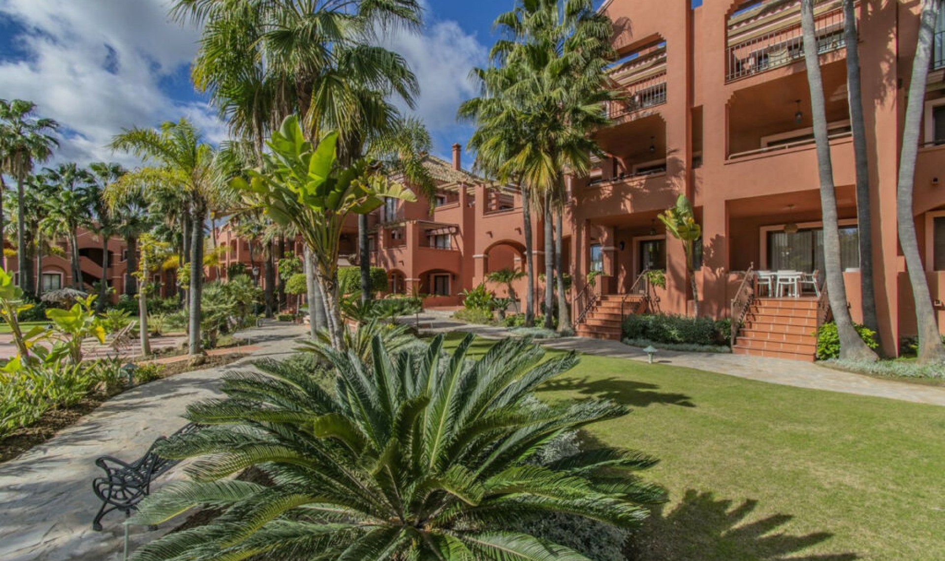 Resale - Apartment -
Puerto Banús