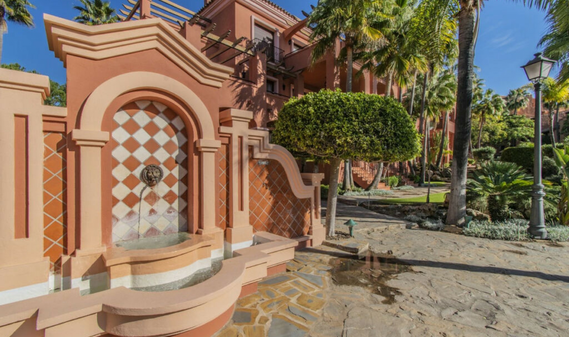 Resale - Apartment -
Puerto Banús