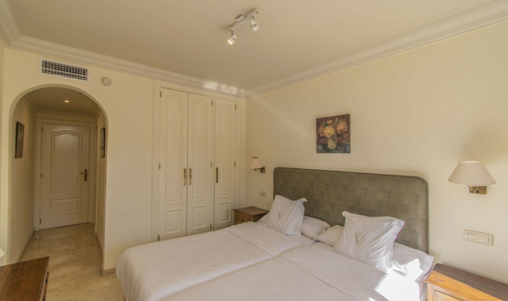 Resale - Apartment -
Puerto Banús