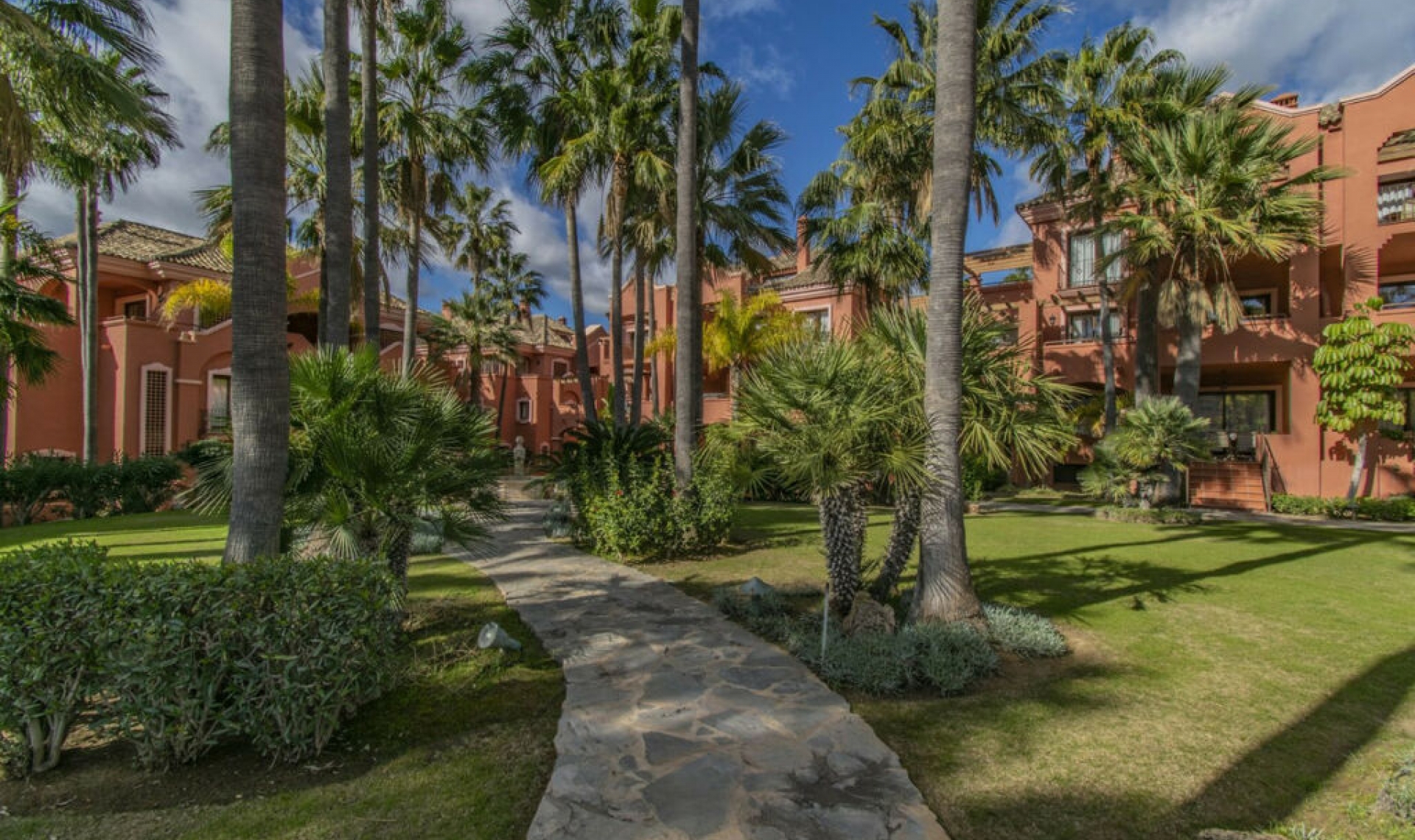 Resale - Apartment -
Puerto Banús