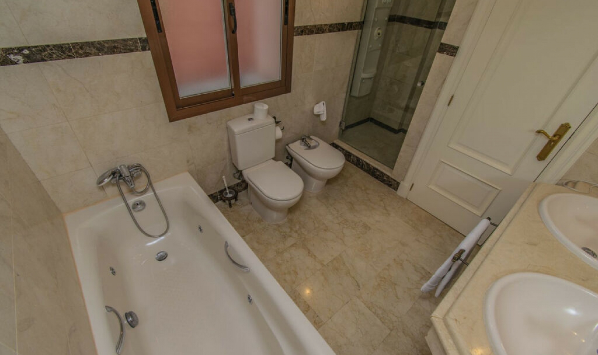 Resale - Apartment -
Puerto Banús