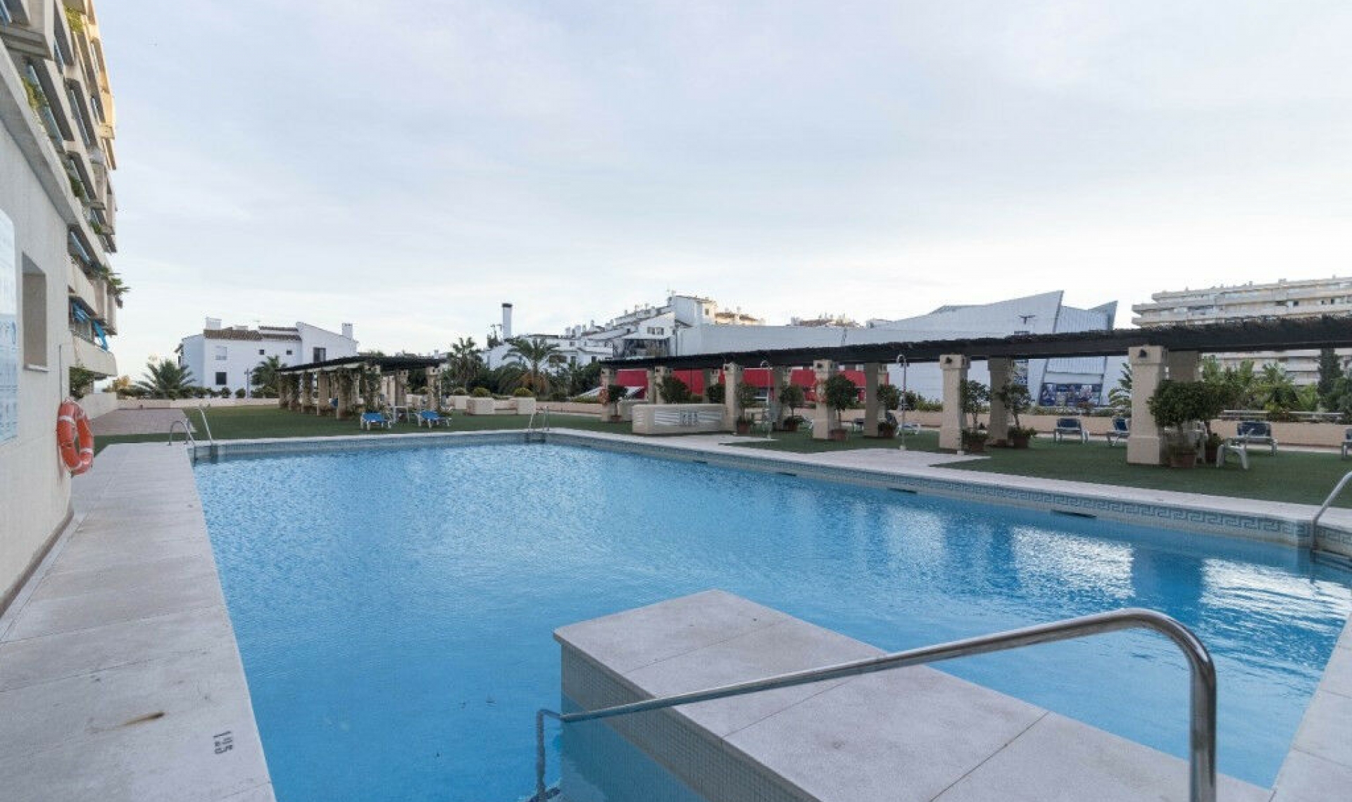 Resale - Apartment -
Puerto Banús