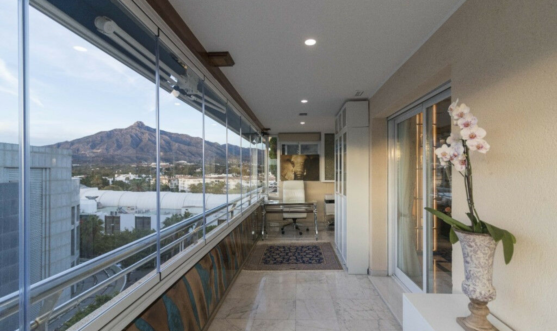 Resale - Apartment -
Puerto Banús